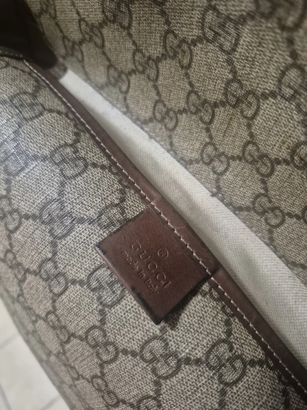Gucci messenger bag